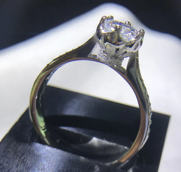 Zirconia Engagement Ring for Women with Floral Design