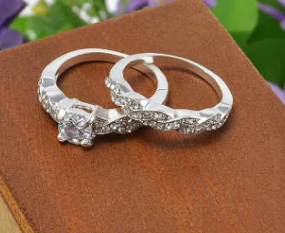 Stylish Couple's Zirconia Engagement Rings Set