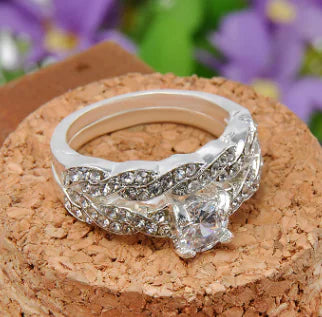 Stylish Couple's Zirconia Engagement Rings Set
